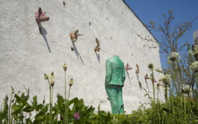 L’homme sans tête face au mur des possibles